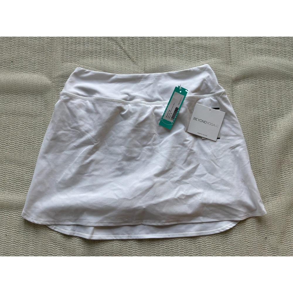 Beyond Yoga Spacedye Movement Skirt Skort Women's M White Athletic Tennis NWT